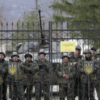 'Mēs neatbildējām, jo nebija pavēles no augšas,' stāsta ieņemtas Ukrainas bāzes karavīrs