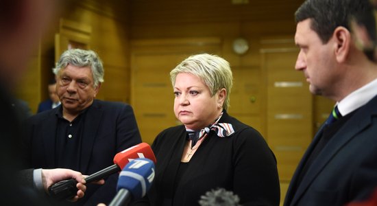 Оппозиция Рижской думы подала подписи за отставку вице-мэров