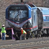 No sliedēm nobraucot pasažieru vilcienam, ASV gājuši bojā divi cilvēki