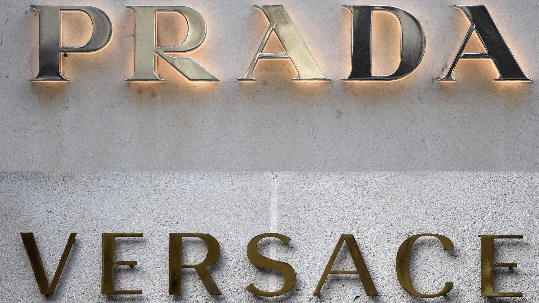 "Prada" iegādājas konkurentu "Versace"
