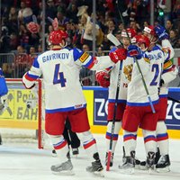 Krievijas hokejisti 'uz vienas slidas' sagrauj Itāliju