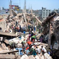 Bangladešā sabrukušās ēkas upuru skaits pārsniedzis 600