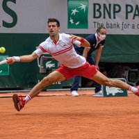 'French Open': Džokovičs, Nadals un Švarcmans atspēlējas un iekļūst ceturtdaļfinālā