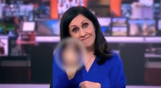 Soctīklu hits: BBC veterāne tiešraidē parāda negantu žestu