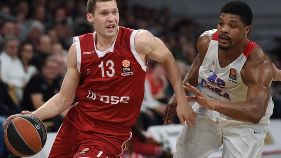 Bamberg Janis Strelnieks, CSKA Kyle Hines