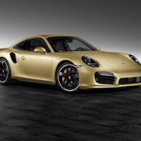 Speciālais 'Porsche 911 Turbo' zeltītā tonī