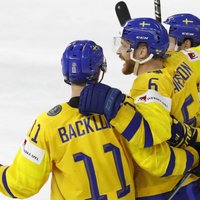 Zviedrijas izlases spēlētāji sagaida smagu spēli pret Latvijas hokejistiem