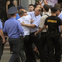 Белорусский оппозиционер сделал тату "Лукашенко, уходи"