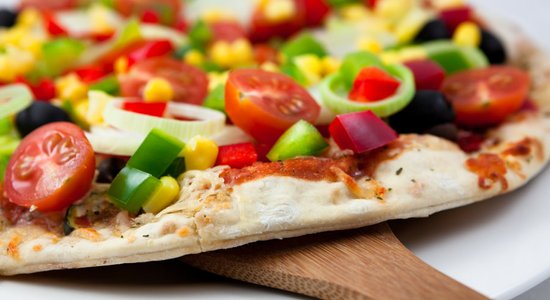 'Čilija pizza' noraida saistību ar franšīzes turētāju finanšu problēmām