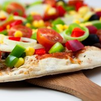 'Čilija pizza' noraida saistību ar franšīzes turētāju finanšu problēmām
