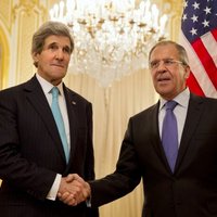 Ukrainas krīze: Kerijs un Lavrovs Parīzē meklē risinājumus