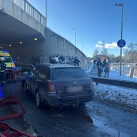 ФОТО. В аварии на Югле пострадал водитель; полиция ищет свидетелей