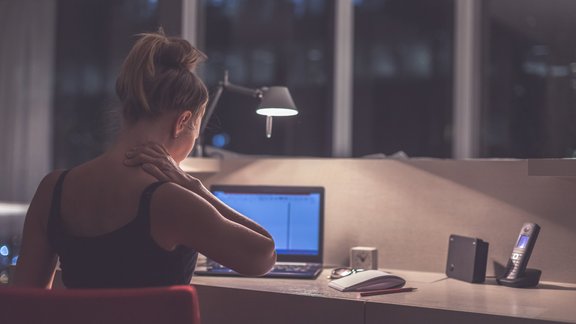 sāpes saspringums kaklā stress spriedze veselība