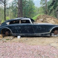 ФОТО: В лесу под Киевом нашли легендарный ретро-автомобиль Maybach