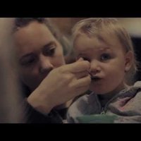 Video: Ko tik visu savu bērnu labā nedara māmiņas