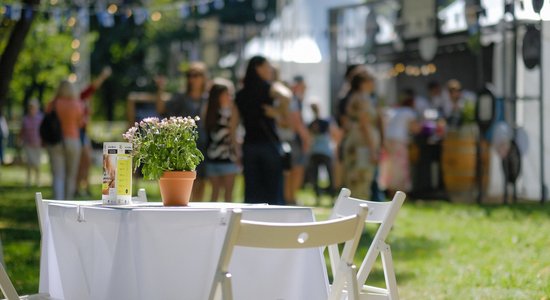 Terasēs būs atļauts lietot alkoholiskos dzērienus; restorānu īpašnieki optimistiski