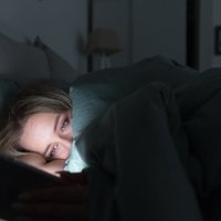 Sievietes miega traucējumus piedzīvo divreiz biežāk, liecina aptauja