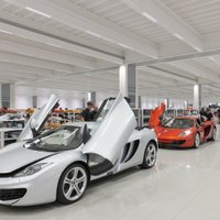 Fotoreportāža: ieskats 'McLaren' jaunajā autorūpnīcā