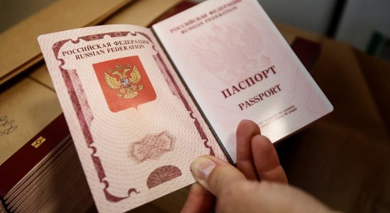 Еще несколько тысяч граждан РФ обяжут сдавать госязык: Сейм принял поправки к Иммиграционому закону