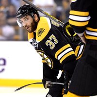 'Bruins' līderis Beržerons savainojuma dēļ nevarēs spēlēt aptuveni mēnesi