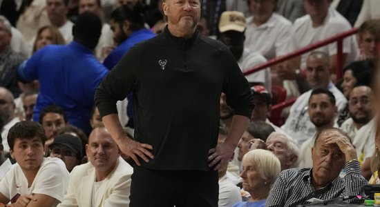 'Bucks' pēc zaudējuma NBA izslēgšanas spēļu pirmajā kārtā atlaiž treneri Būdenholzeru