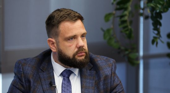 Ekonomikas ministrs Vitenbergs nolēmis pāriet uz NA; 'KPV LV' – pikta un atsauc ministru (plkst. 08.33)