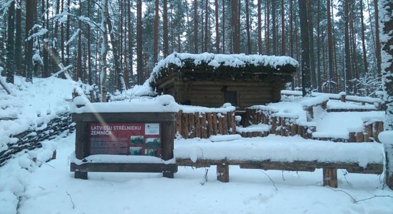 Babītes novadā atklās atjaunotu strēlnieku zemnīcu, medikamentu noliktavu un ierakumu posmus