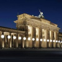 Foto: Dizaineri no 8000 baloniem uzbūvē jaunu Berlīnes mūri