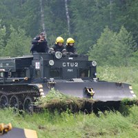 Foto: Jaunie Baltijas valstu ugunsdzēsēji pilnveido prasmes