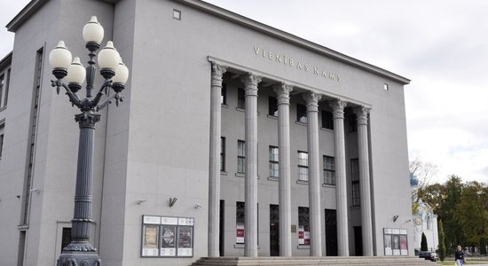 Daugavpils teātris gatavs vērtēt Ukrainas vēstniecības iebildumus par iestudējumu 'Pamiers'