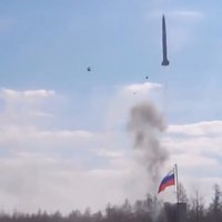 Video: Krievijas armijas mācībās neveiksmīgi tiek palaista raķete