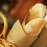 Video: Franču paņēmiens rauga mīklas mīcīšanai un franču maizes recepte