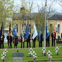 Somijā par godu Ziemas karā kritušajiem plīvo karogi