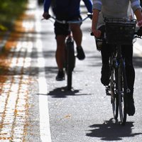 Трагедия под Сигулдой: с дороги съехал и погиб велосипедист