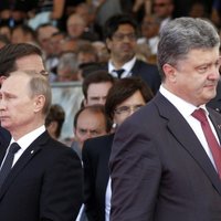 Porošenko noraida baumas, ka Putinam būtu piedāvājis 'savākt Donbasu'