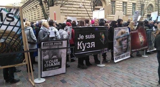 Kā dzīvnieku un cirka aizstāvji kaismīgi protestēja pie Saeimas