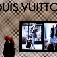 'Louis Vuitton' zīmola stāsts: Kā krāmējot lādes var kļūt par luksusa somu simbolu