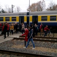 Video: 'Pasažieru vilciens' Siguldas iedzīvotājiem sagādā rīta vingrošanu