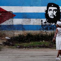 Kubā no partijas vadības atbrīvoti vairāki augsta ranga komunisti