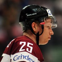 Džeriņš un Cibuļskis sāk treniņus ar Latvijas izlasi; trīs hokejisti atskaitīti