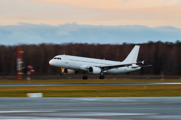 "airBaltic" lidojumā uz Romu piedzīvo ķibeli ar skābekļa padevi – pasažieri atkal pikti