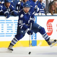 'Maple Leafs' zvaigzne Kesels uz astoņiem gadiem pagarina līgumu