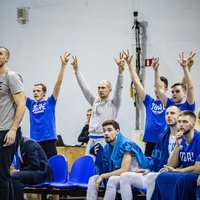 Līderi 'Ogres' un 'VEF Rīga' basketbolisti svin kārtējās uzvaras