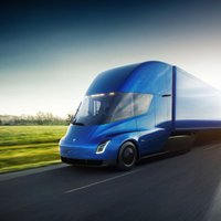 'Tesla' elektriskais kravas vilcējs ar pilnu uzlādi spēs nobraukt 1000 km