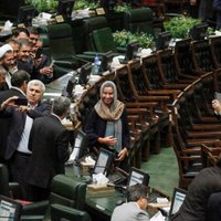 Иранские депутаты постили селфи с Могерини. Интернет возмутился