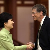 Миллиардер Гейтс оскорбил корейцев рукой в кармане