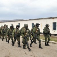 Krimai līdzās esošajā Arabata strēlē izsēžas Krievijas karavīri