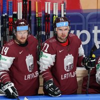 Latvijas hokeja izlase ar brāļiem Bukartiem sastāvā sāk pārbaudes turnīrā Slovākijā
