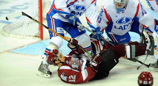 Кандидаты в сборную Латвии по хоккею уступили клубу КХЛ