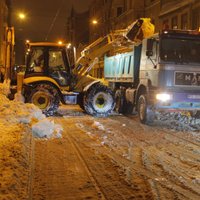 No Rīgas ielām izvesti jau 9400 kubikmetri sniega